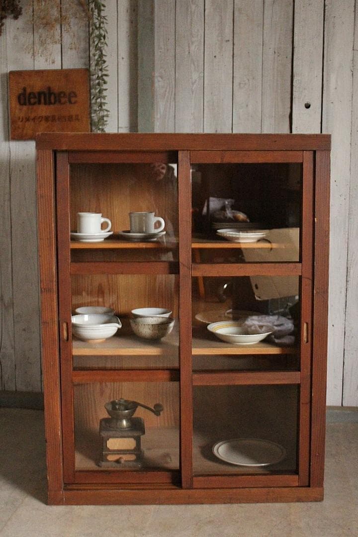 古く味のある木枠格子ガラス戸棚　食器棚　水屋　キャビネット　古家具