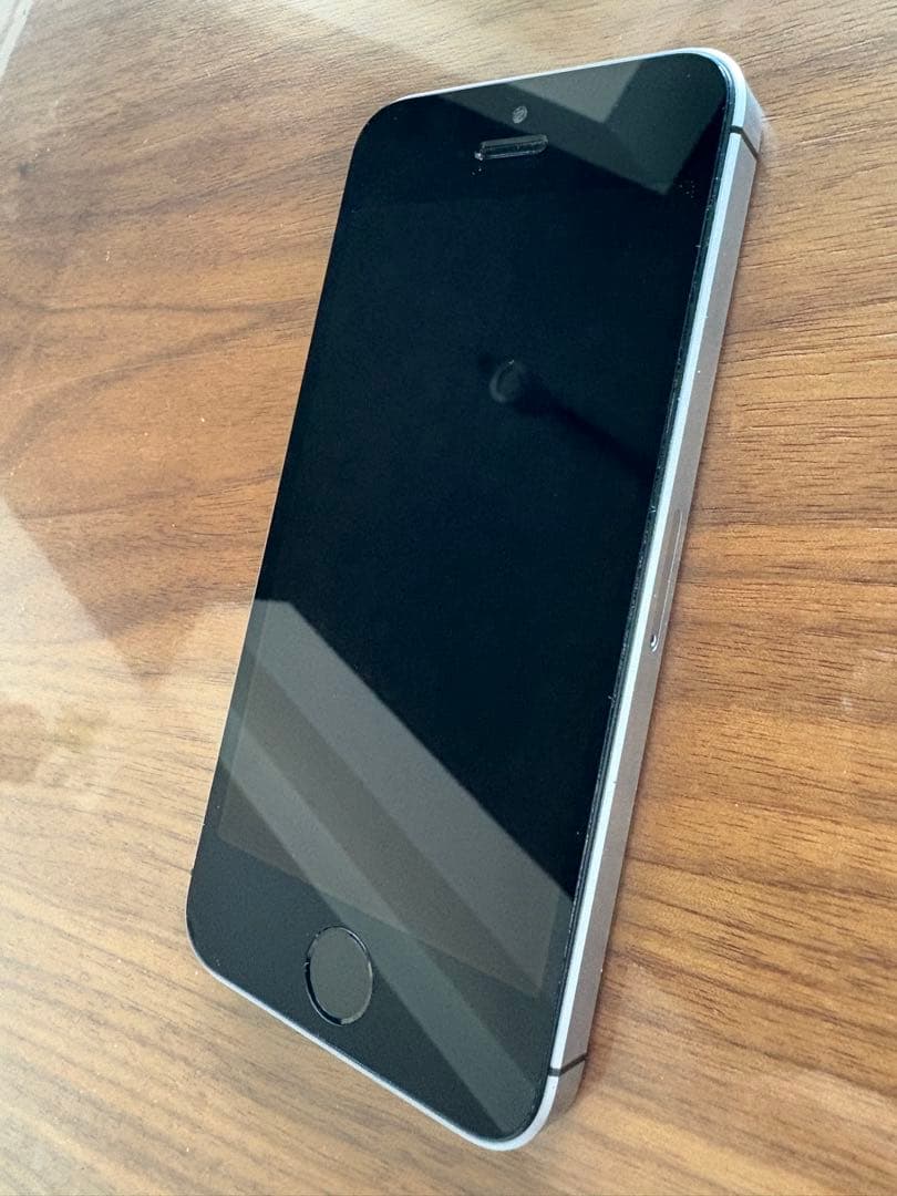Apple iPhone SE 64GB スペースグレイ