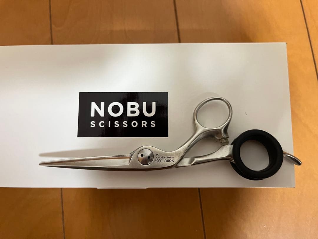 カリスマ美容師 ノブ トギノンコラボシザー