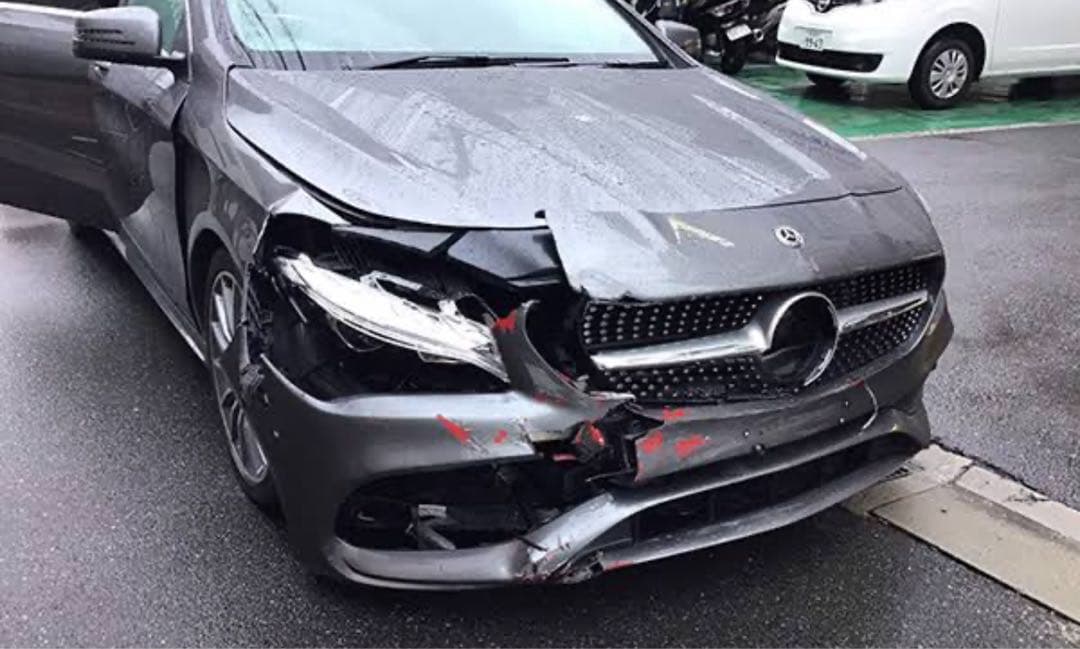 中古美品、ベンツフロントグリルエンブレム186