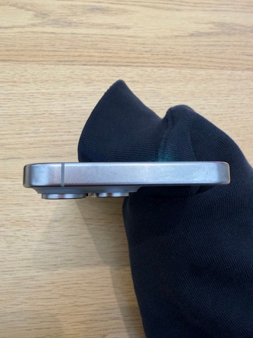 iPhone 15promax 512GB SIMフリー　液晶に線