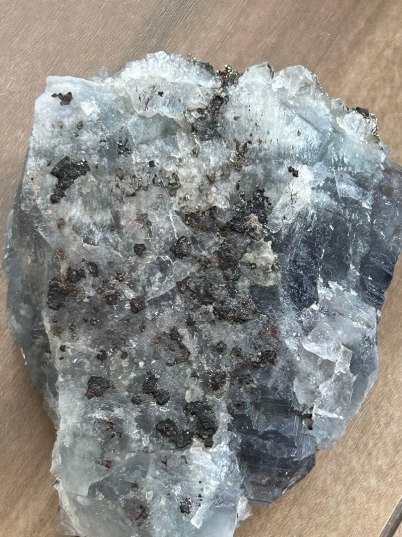 モロッコ産 ブルーフローライト × レッドクォーツパイライト共生 原石