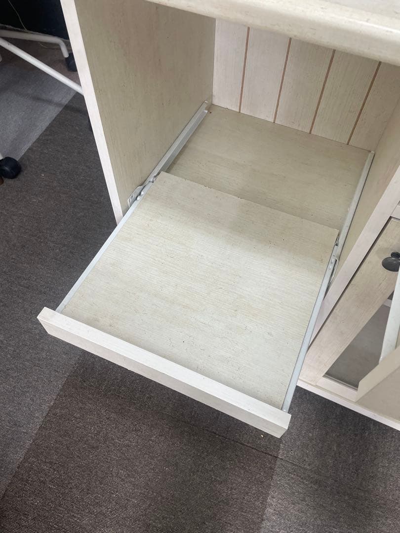 ニトリ　ホワイト収納キャビネット