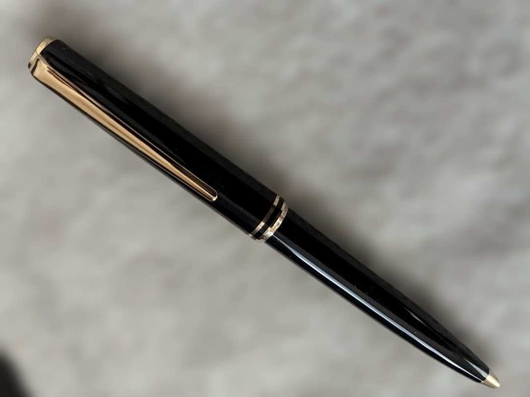 ◾️極美品◾️MONT BLANC モンブラン◾️クラシックボールペン◾️新品リフィル