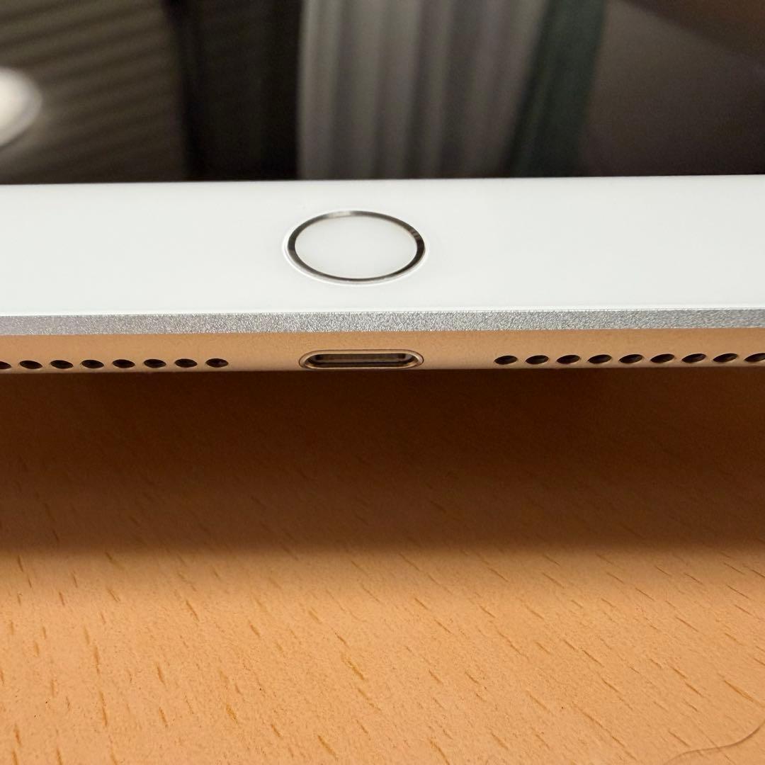 Apple iPad(第6世代) シルバー 本体 箱付き 32GB Wi-Fi