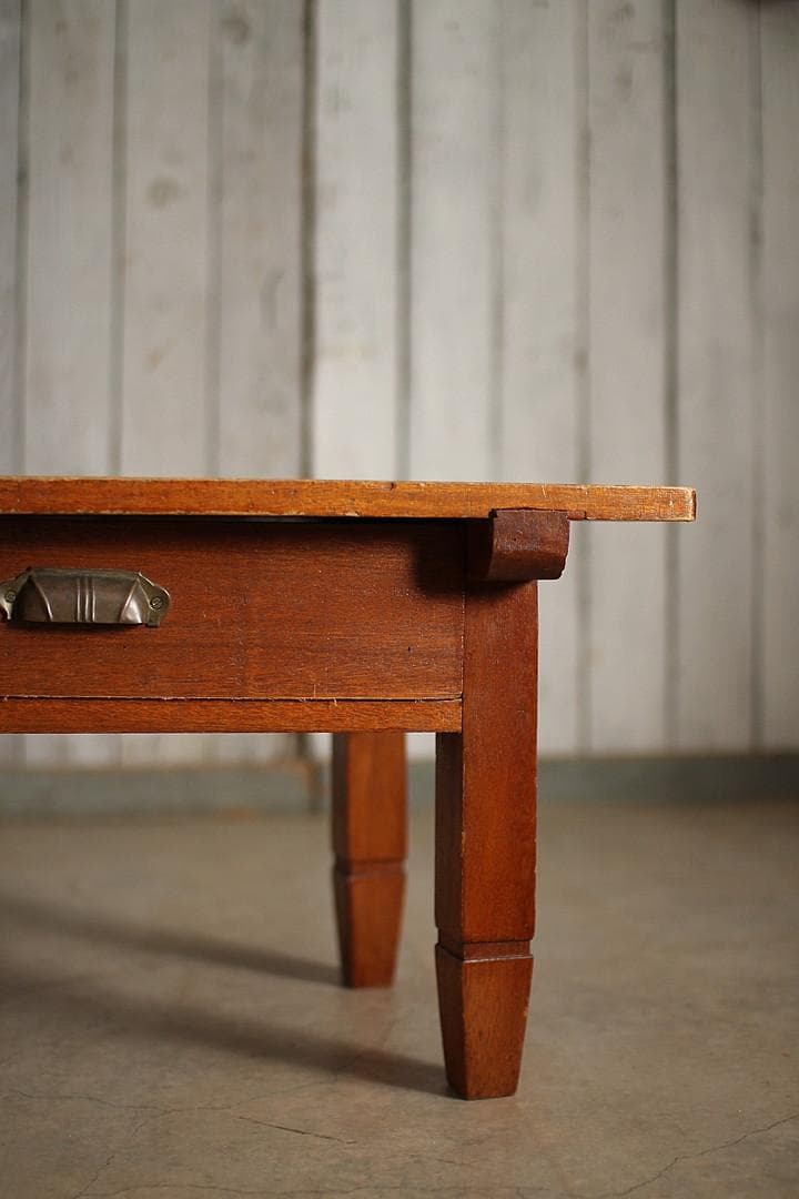 小ぶりな木製の机　引き出し　ローテーブル　サイドテーブル　作業台　文机　古家具