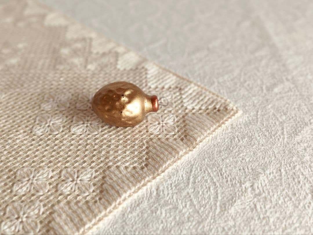 【たし1012さま】vintage ❀ マットゴールドの クルミオーナメント