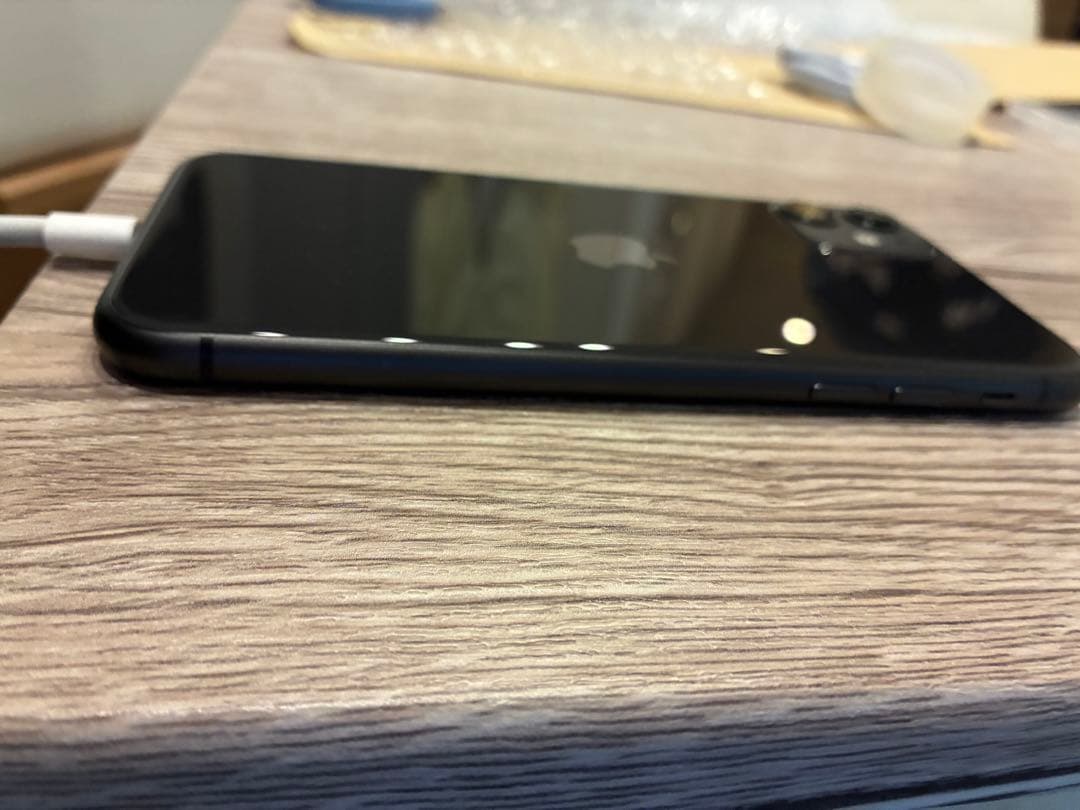 【美品】Apple iPhone 11 ブラック　本体（未使用ケーブル付）