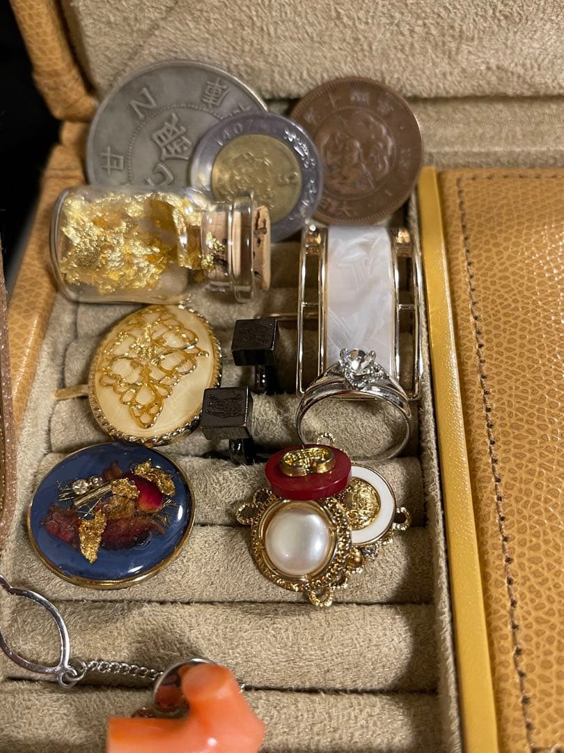 アクセサリー遺品整理生前整理 指輪　 ネックレス・コーチ・バッグ、純金箔.