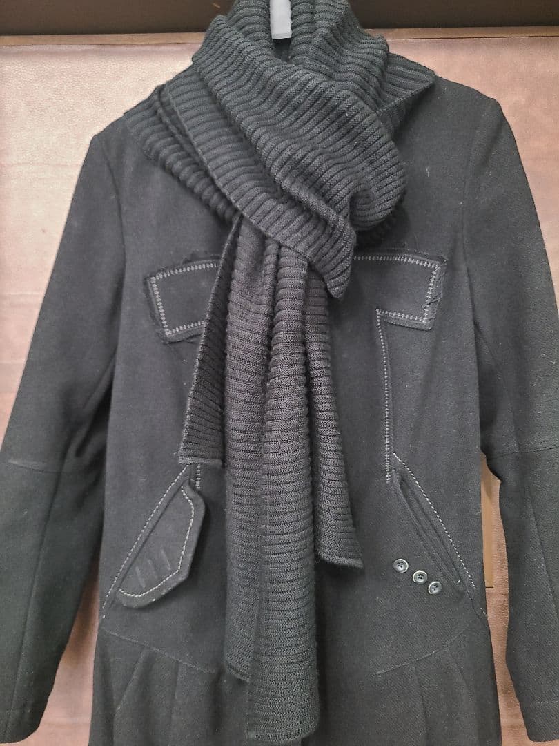 マリテフランソワジルボーブラックマフラー付きバルーンコート