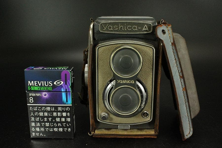 Yashica-A 二眼レフカメラ 昭和レトロ【ジャンク品】(メ1004)