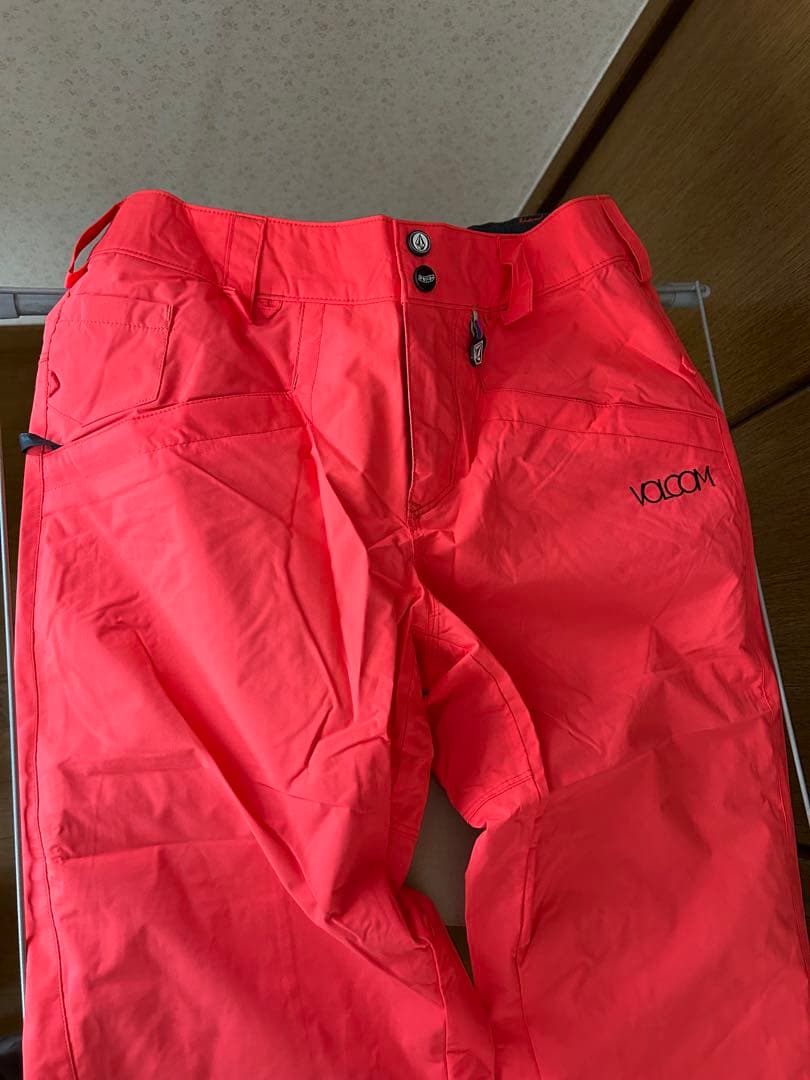 新品❤️レディース上下　ボルコムデニム花柄スノボJKT、バートン　ロキシー　可愛い