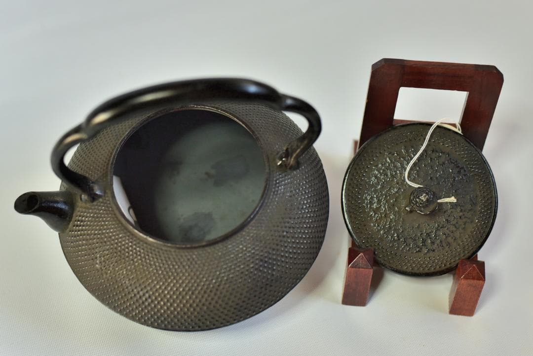 値下げ、南部鉄瓶　岩鋳造小ぶりな鉄瓶【極上品】囲炉裏　お茶道具