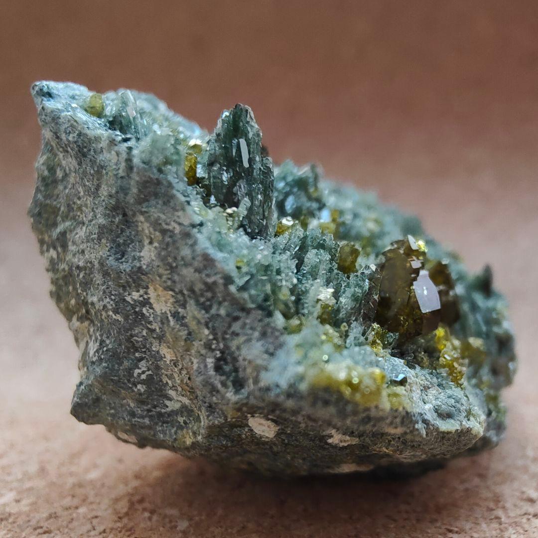 アフガニスタン産ガーネット、ダイオプサイド、エピドート　天然石、原石