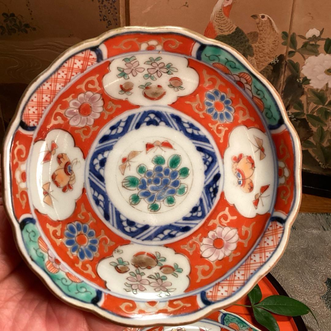 A1028 古伊万里　染錦手　輪花型　見込牡丹に蝶　窓絵　花唐草　小皿　5枚