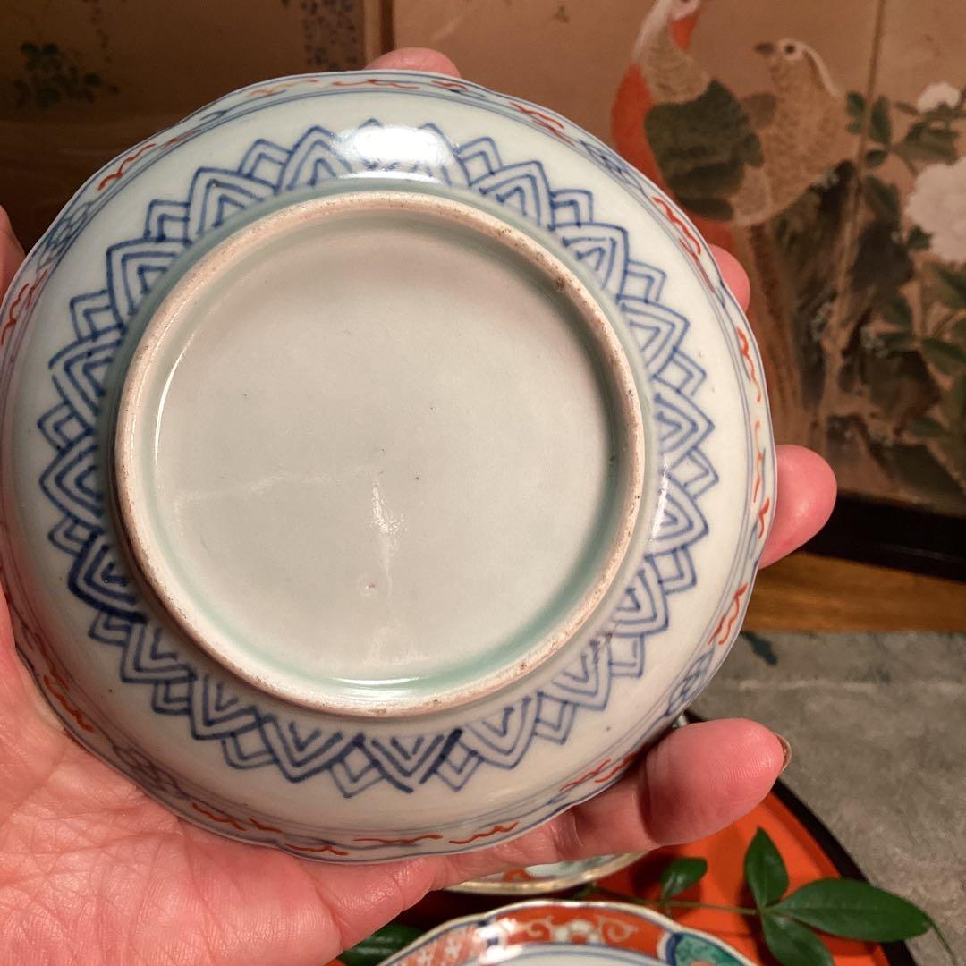 A1028 古伊万里　染錦手　輪花型　見込牡丹に蝶　窓絵　花唐草　小皿　5枚