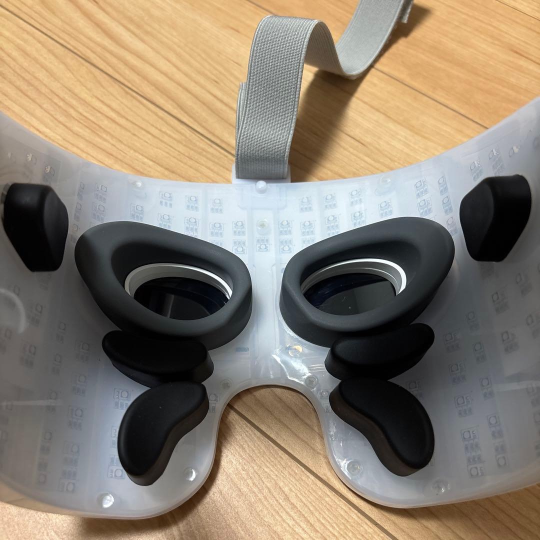 プリージングサン　EMS光美容マスク ホワイト