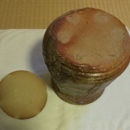 A 27      茶道    水指   信楽・楽斎作 くし目 ( 未使用品 )