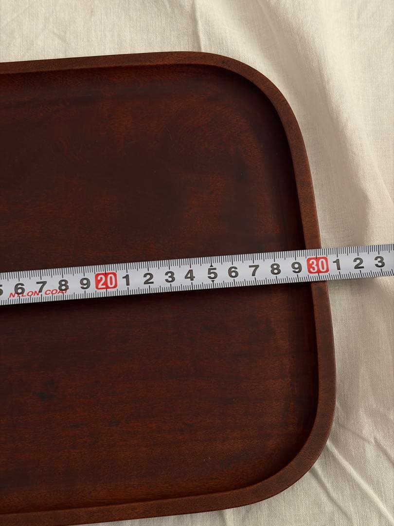 いい木味の木地盆 木製 角盆 膳 お盆 無垢材 桜文様彫刻 古道具 古民具 酒器