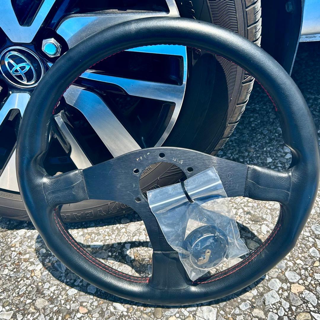 Momo ステアリング　ブラック