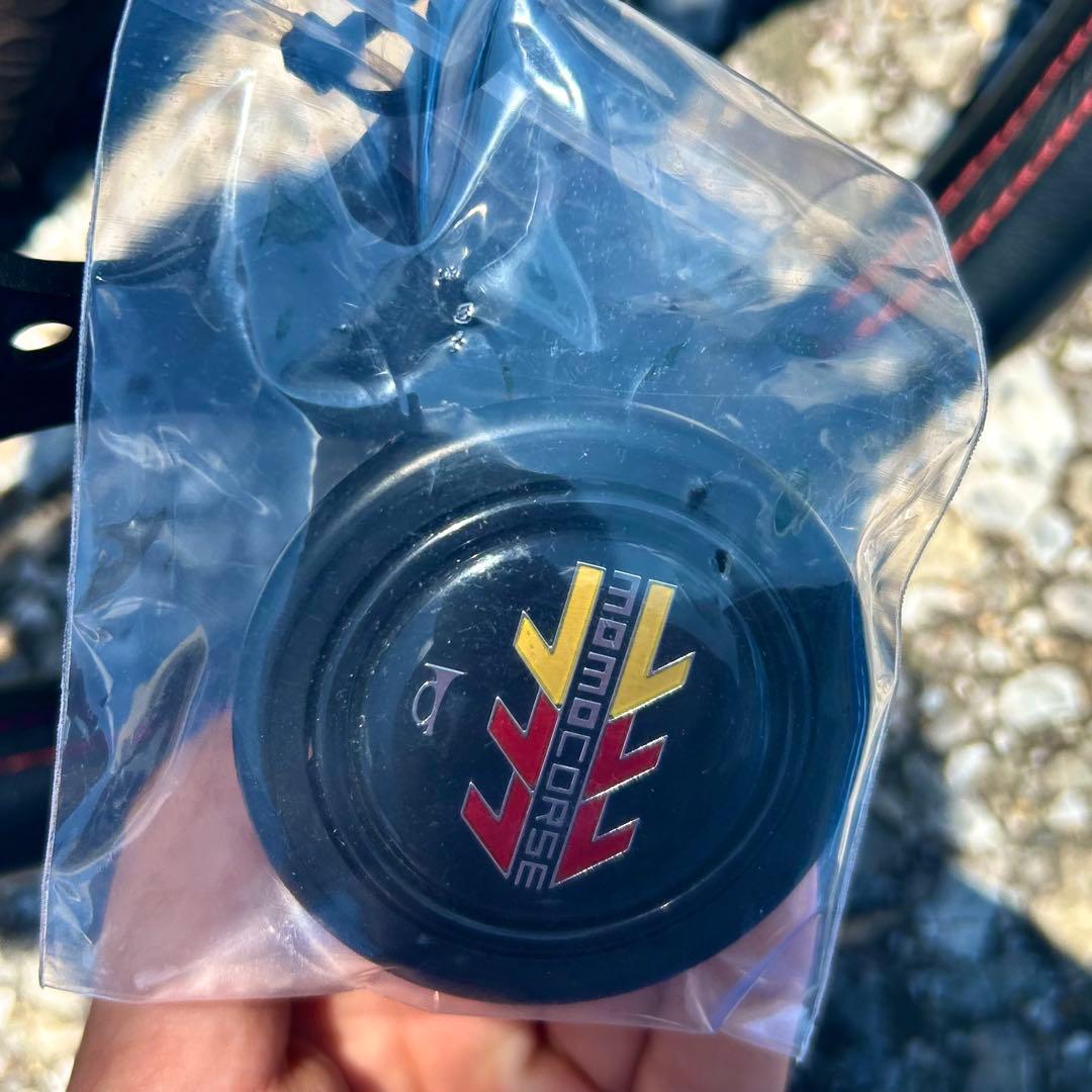 Momo ステアリング　ブラック