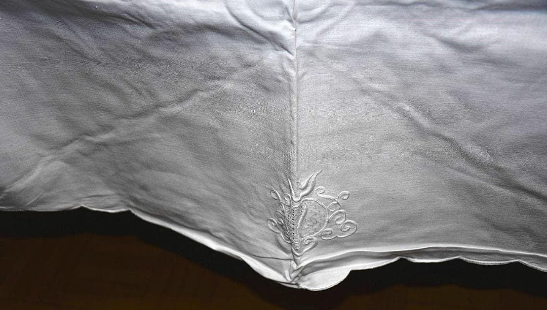 ベトナム製 ドラゴンデザイン刺繍ラウンドテーブルクロス ナフキンセット 送料込