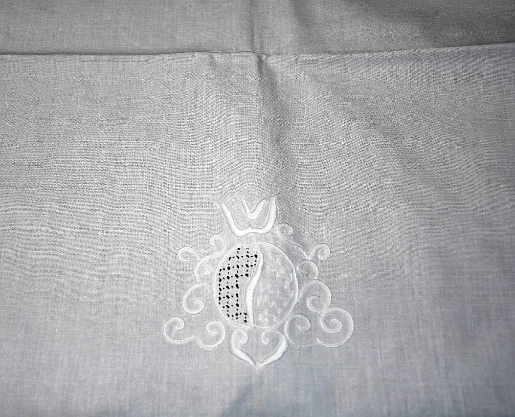 ベトナム製 ドラゴンデザイン刺繍ラウンドテーブルクロス ナフキンセット 送料込