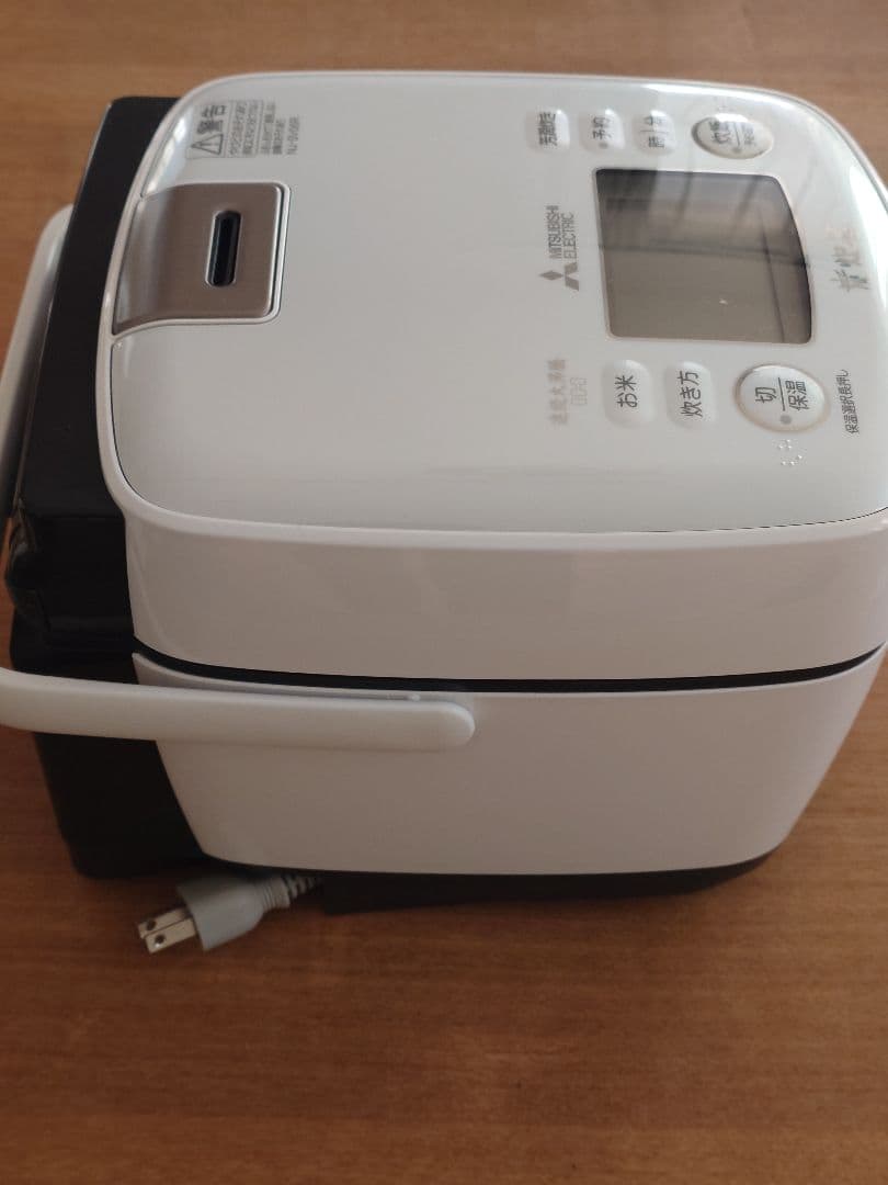 【まる】Mitsubishi 三菱 炊飯器 NJ-SV06R-W