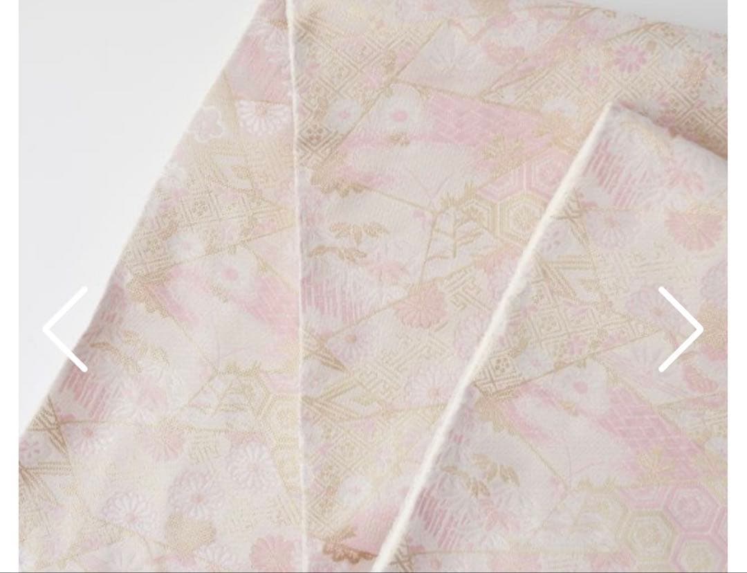 西陣織　菊と亀甲花菱紋　シャンパンゴールド×ピンクテーブルランナー　辻元舞さん