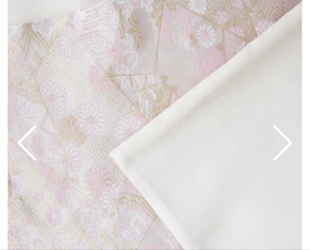 西陣織　菊と亀甲花菱紋　シャンパンゴールド×ピンクテーブルランナー　辻元舞さん