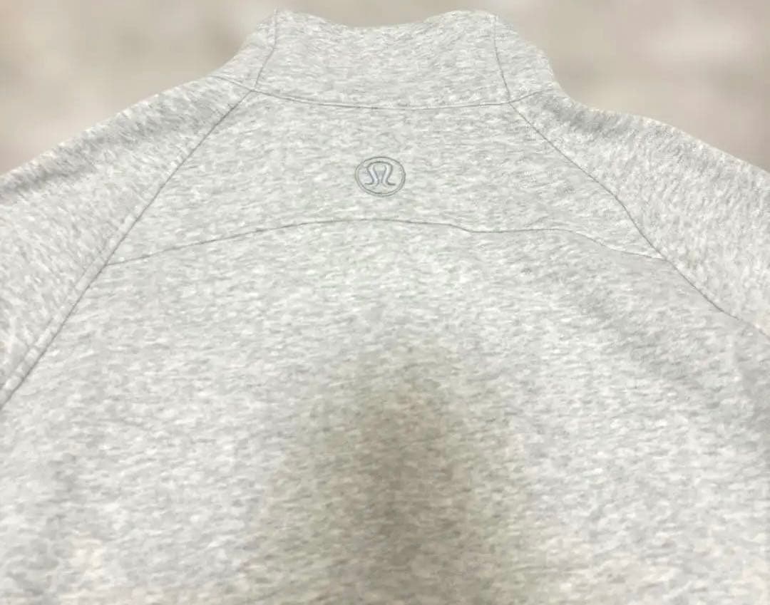 新作新品【Lululemon 】定価22000円ハーフジップライトグレー　L/M