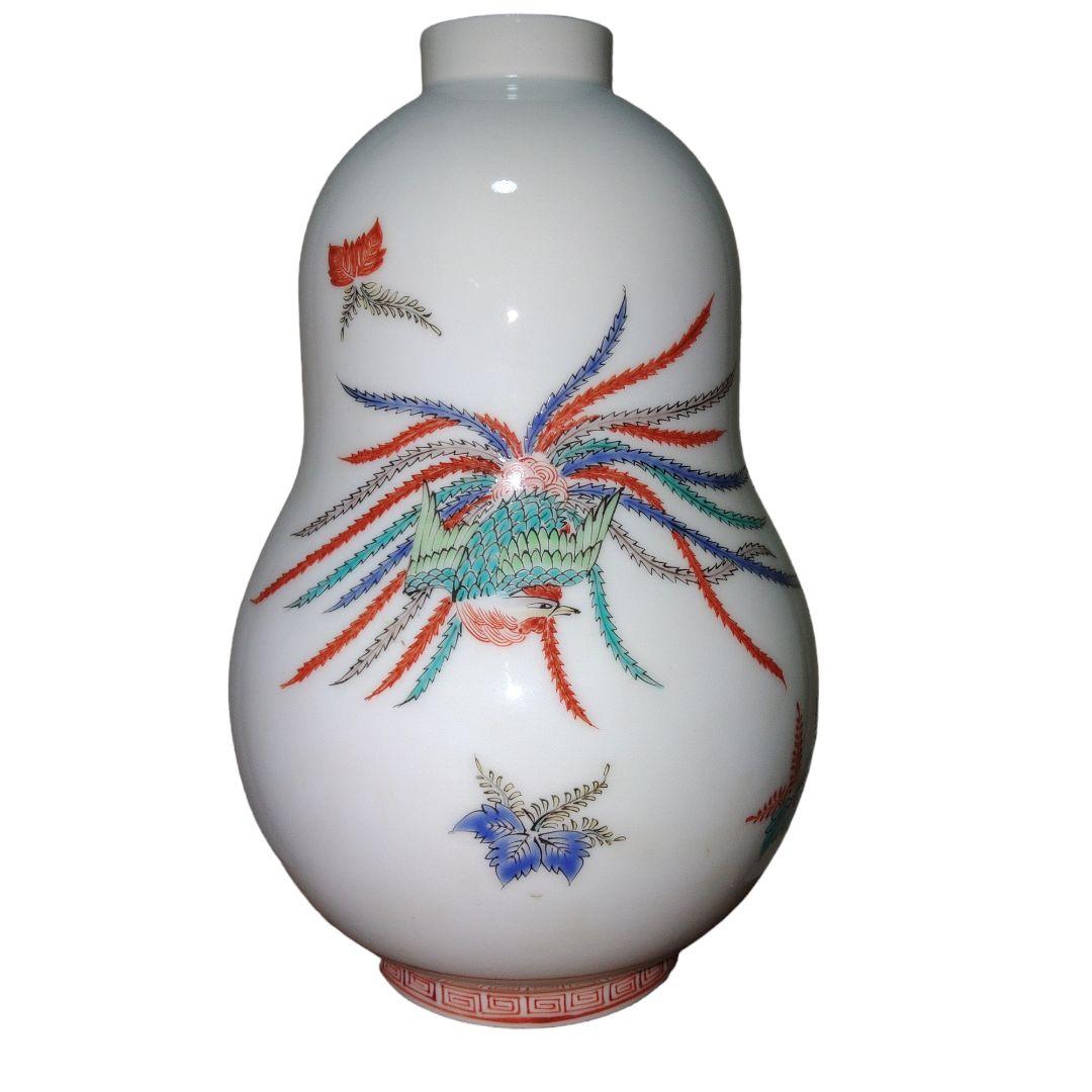 人間国宝　13代酒井田柿右衛門　鳳凰文草花文花瓶　作家者