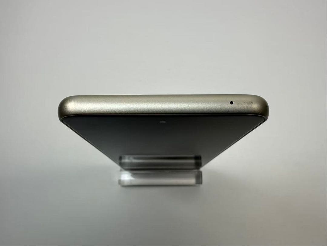 美品 Arrows We2 Plus F-51E 256GB シャンパンシルバー