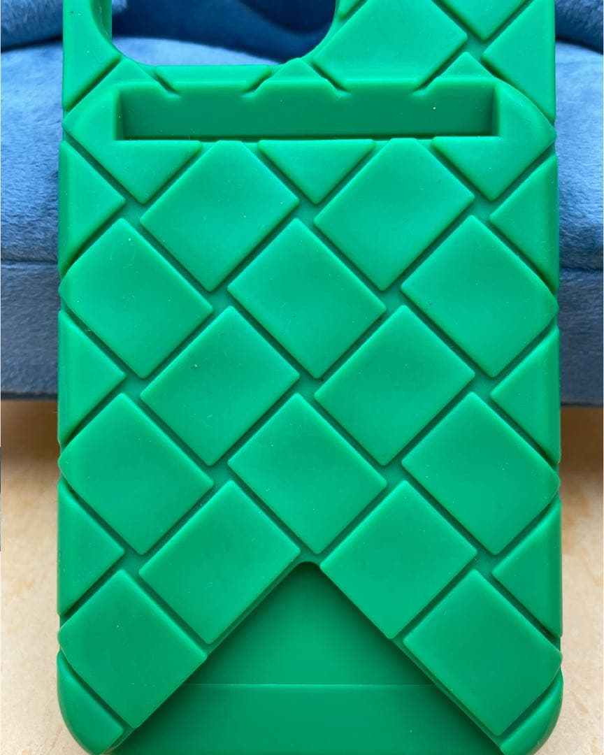 BOTTEGA VENETA ラバー　iPhone 15 Pro ケース