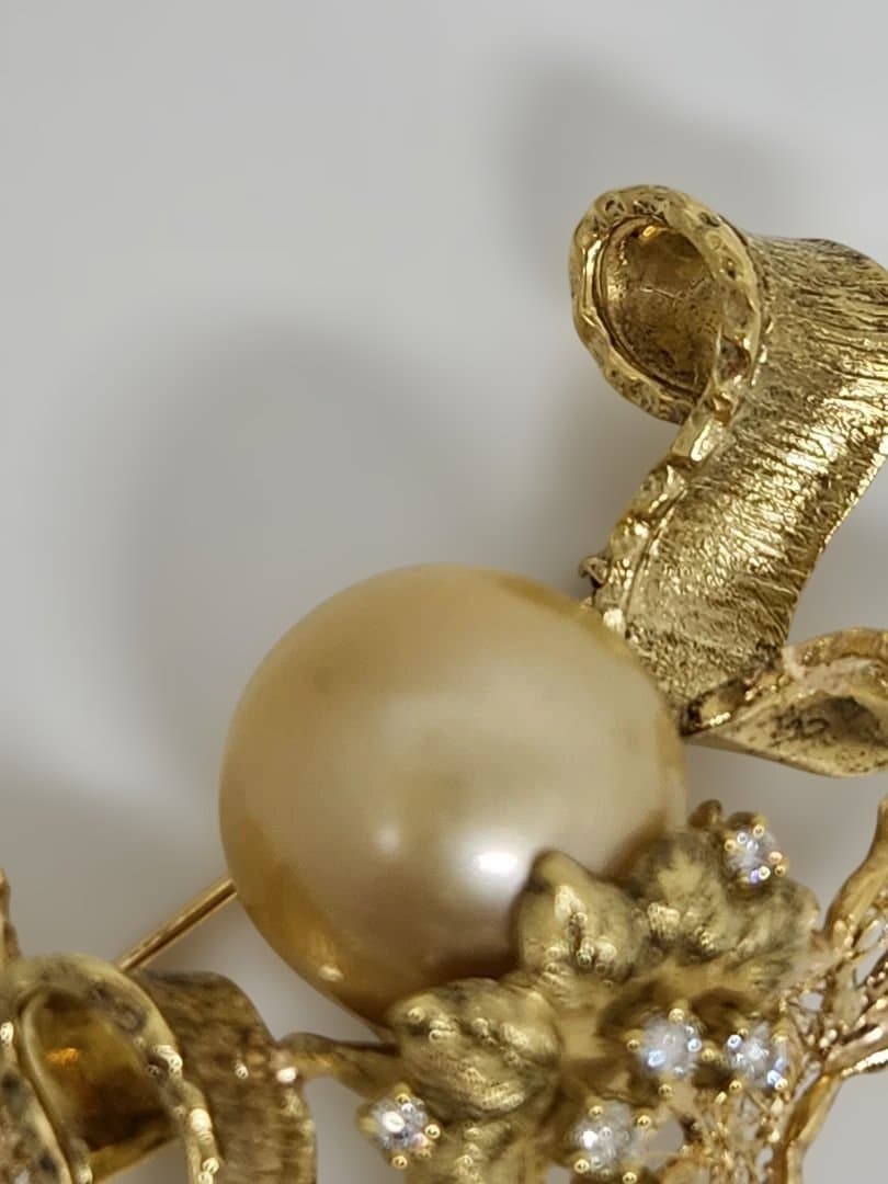 K18ブローチ、トップ南洋ゴールド パール付き