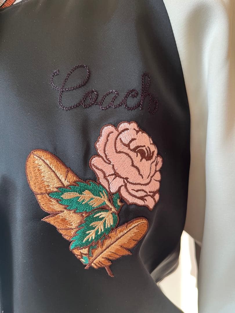 最終値下げ！！Coach 刺繍入りスカジャン 黒/白