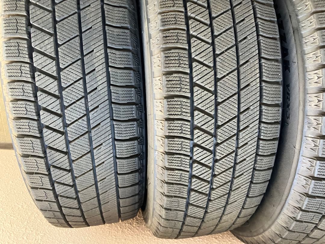 16インチ スタッドレスタイヤ セット　日産用ボルト付き　　引き取り限定