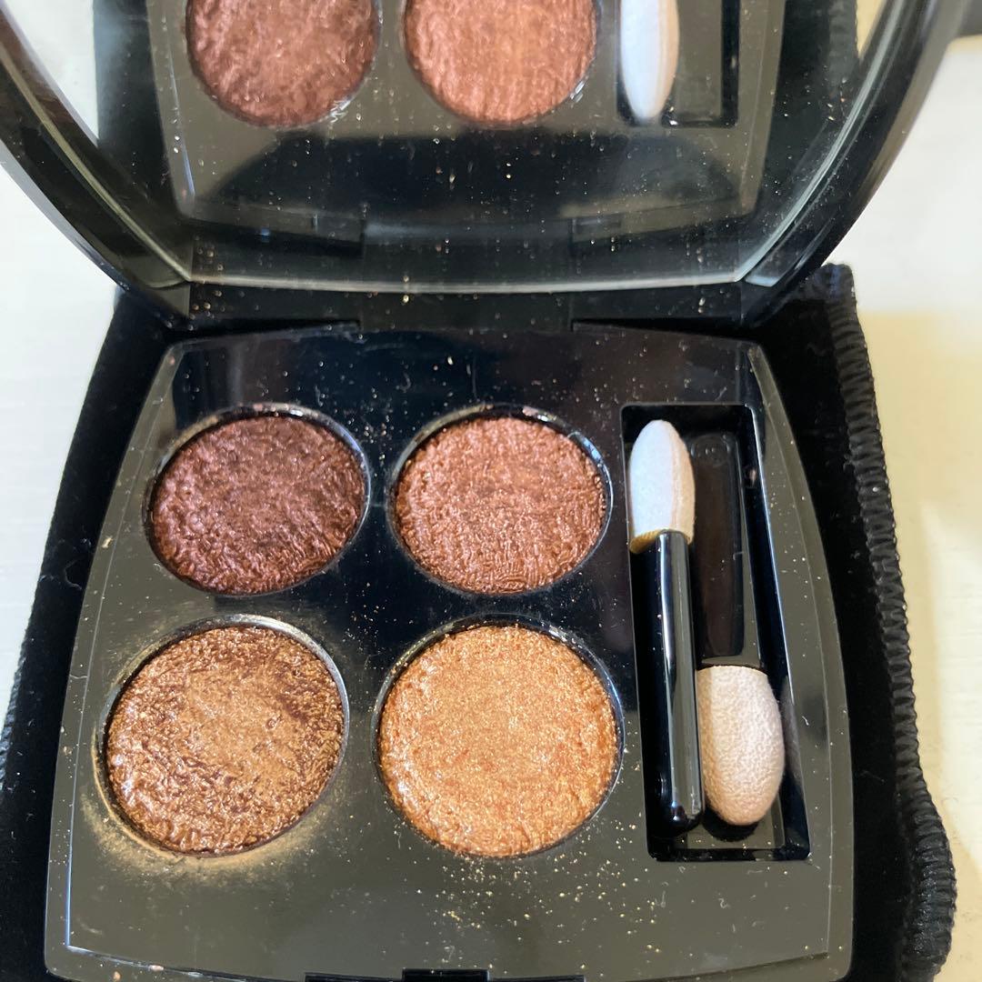 シャネルアイシャドウ、フェイスパウダー、ポーチまとめ売り