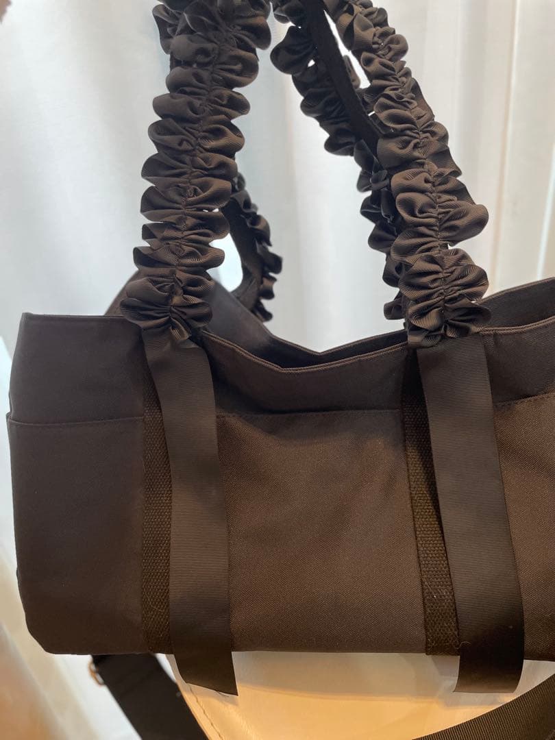 gotpiva フリル付きブラックキャリーバッグ
