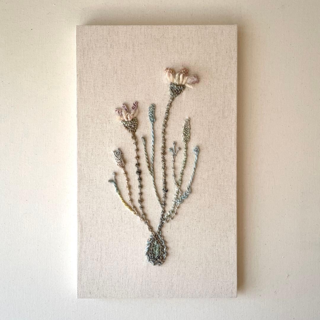 【一点もの】『手紡ぎ糸のお花. c'』手刺繍ファブリックパネル