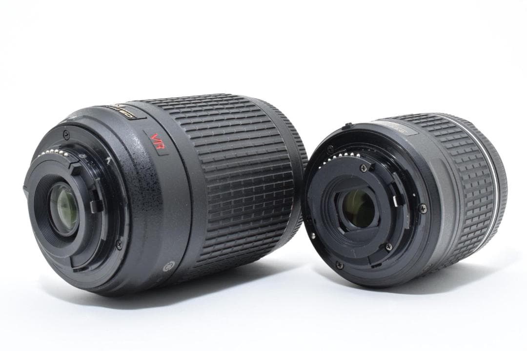 美品 ニコン NIKON D5600 ダブルズームキット デジタル一眼レフカメラ