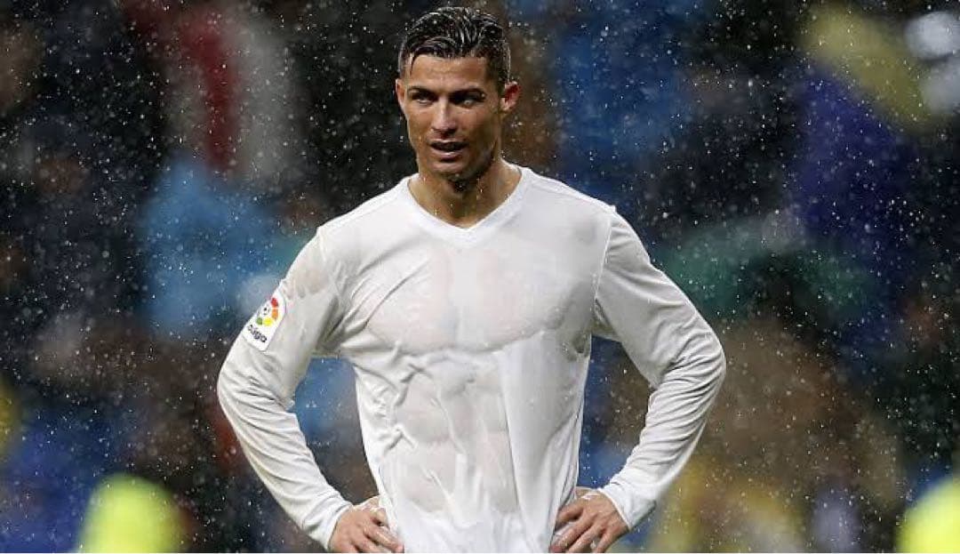 クリスティアーノ・ロナウド　ユニフォーム　　レアルマドリード　新品タグ付き　長袖