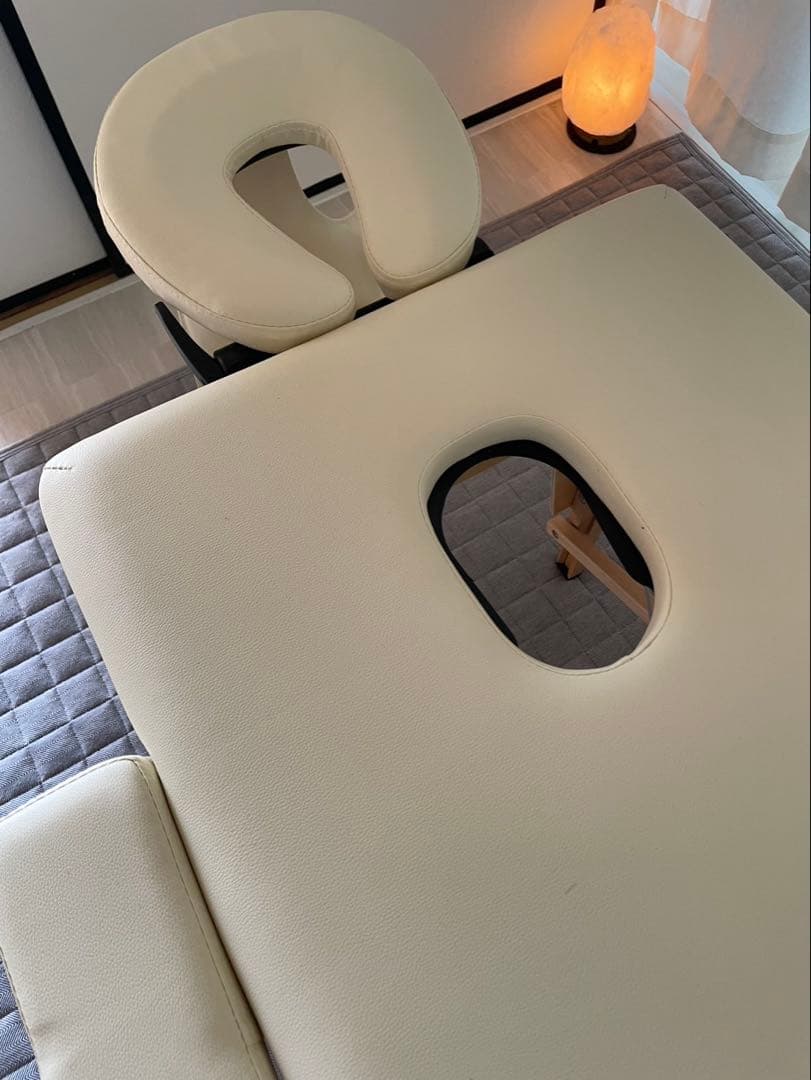 【美品⠀】マッサージベッド折りたたみ 施術ベッド アイボリー