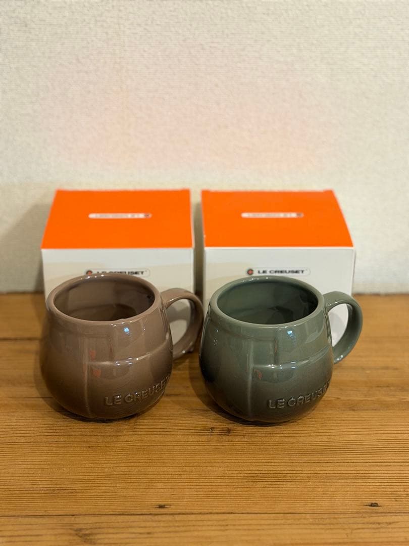 LE CREUSET メッシュラウンドプレート 2枚　マグカップ2脚セット