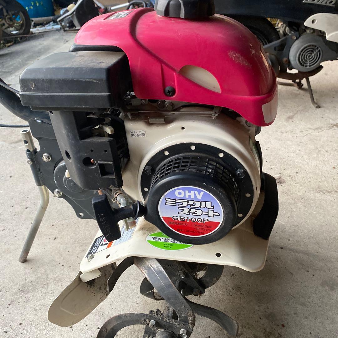 三菱 GB100P 耕運機 赤/白。機械は正常に作動している