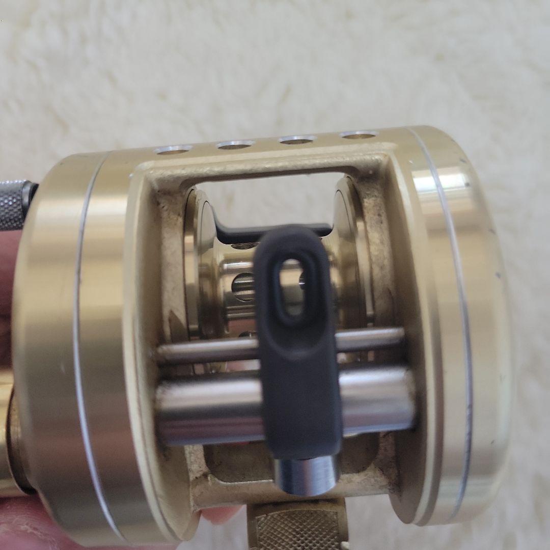SHIMANO CALCUTTA 200XT ベイトリール