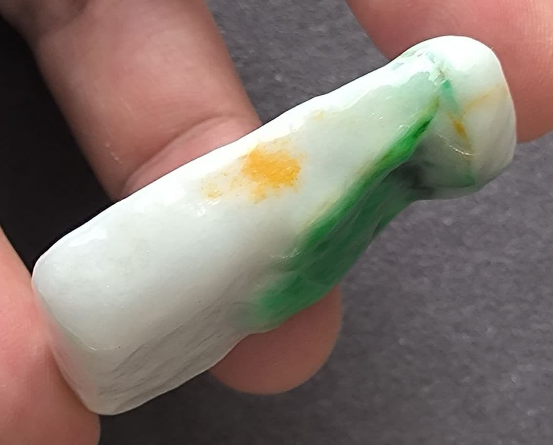 【陽緑】ミャンマー産本翡翠のルース②