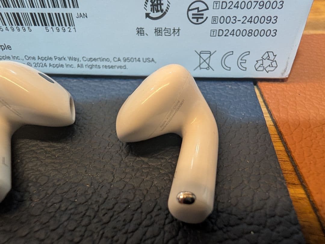 AirPods 4 (ANC)アクティブノイズキャンセリング搭載モデル。
