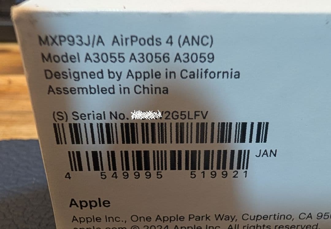 AirPods 4 (ANC)アクティブノイズキャンセリング搭載モデル。