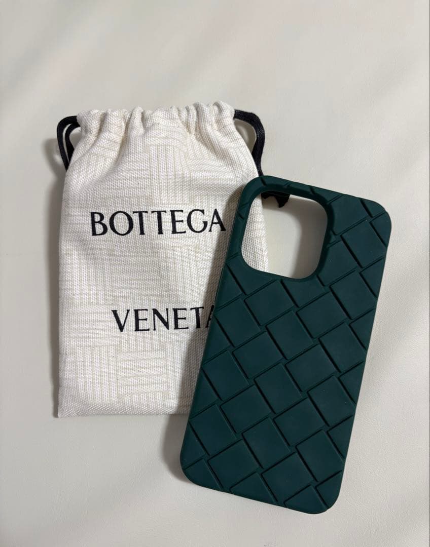BOTTEGA VENETA シリコンケース ダークグリーン